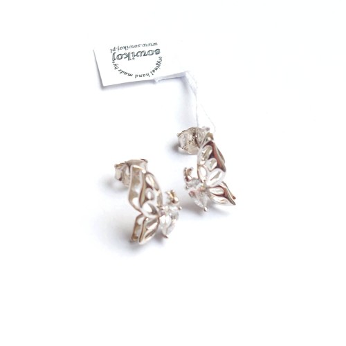 Drobne kolczyki srebrne na sztyft - motyl z kryształkiem