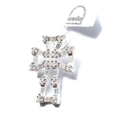 Srebrny duży krzyżyk z cyrkoniami zawieszka na łańcuszek