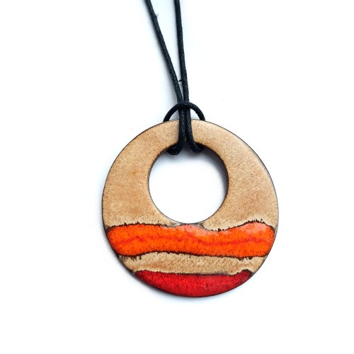 Wisior wykonany z ceramiki z ciekawym szkliwieniem