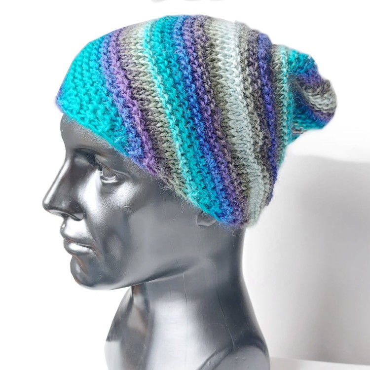 Czapka skośne paski - wzór na druty wykonanie z koloru 158