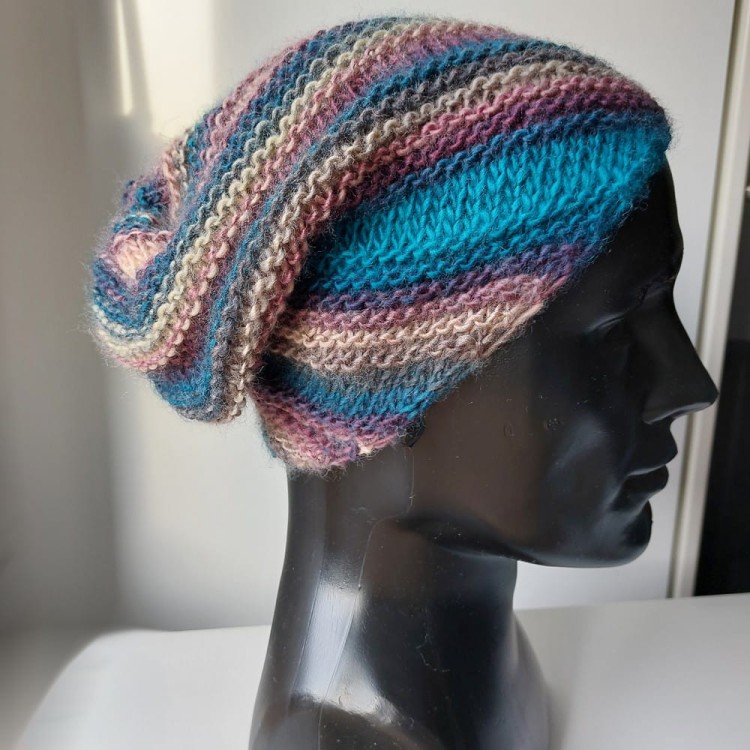 Czapka skośne paski. Wzór na druty - opis - kolor 163