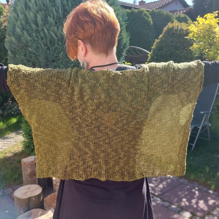 Przykładowa realizacja z włóczki Linen soft w kolorze ciemno oliwkowym