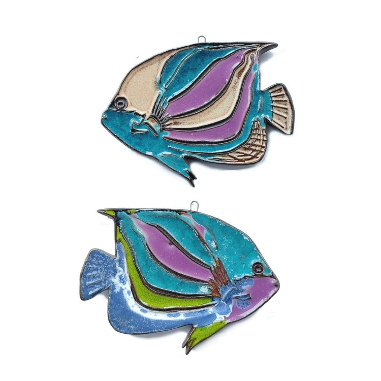 Ceramiczna rybka figurka do powieszenia z kolorowymi paskami fiolet i turkus z beżem. Pielęgnica
