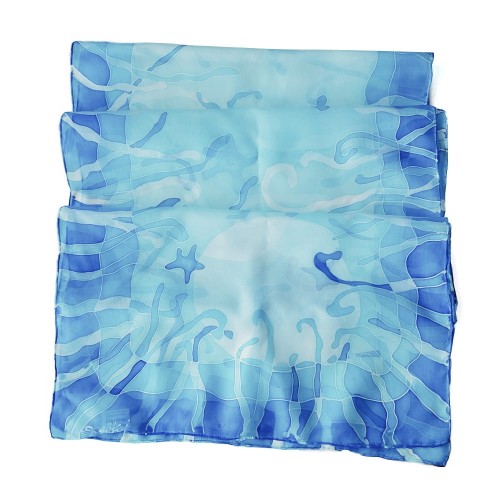 Ręcznie malowany jedwab - apaszka w kształcie długiego prostokąta. Wzór niebieski abstrakcyjny w 3 odcieniach.