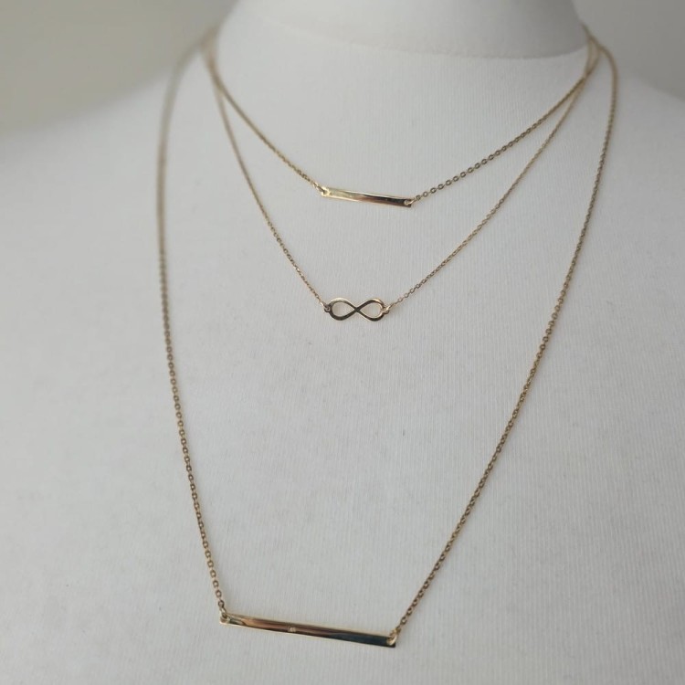 Podwójna kompozycja naszyjników srebrnych - przykład noszenia. Tu Nieskończoność z łańcuszkiem  2 belki - łańcuszki srebrne pozłacane.