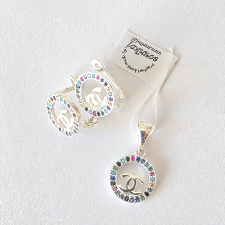 Delikatny komplet biżuterii ze znaczkiem Chanel kolorowe cyrkonie  i srebro - 925.