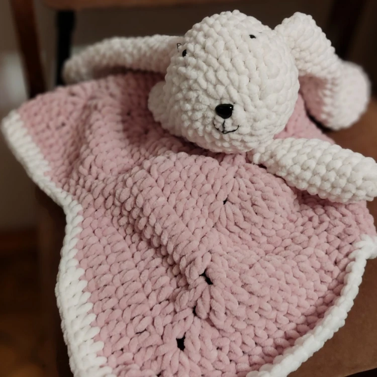 Zabawka kocyk - królik. Przykładowa realizacja z włóczki dolphin w kolorach 349 i 363