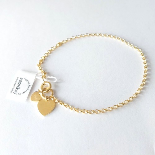 Delikatna pozłacana srebrna bransoletka z zapięciem i serduszkami przy zapięciu.