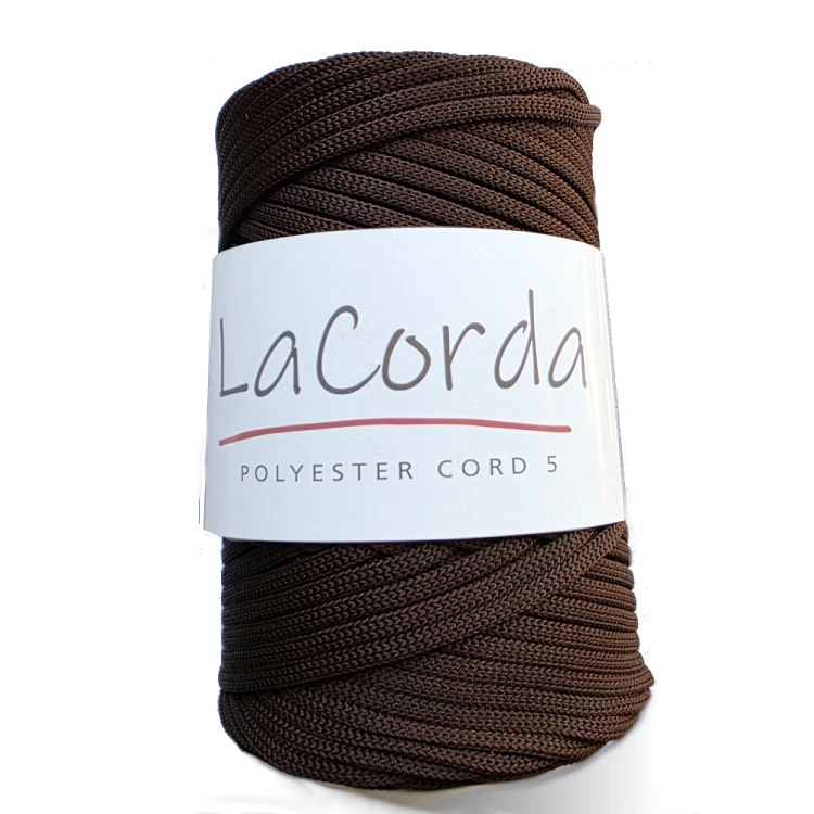 Płaski poliestrowy sznurek w kolorze ciemnej gorzkiej czekolady Lacorda Polyester cord 5  kolor 240