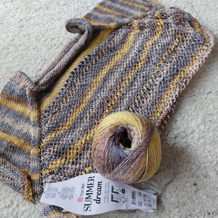 Przykładowa realizacja  z włóczki 4310 - bluzka z krótkim rękawem, robiona od góry w trakcie wykonania - zużyto 1 motek i ciut.