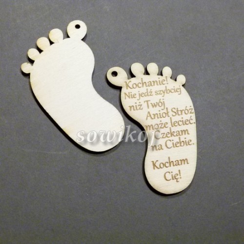 stópki drewniane z napisem