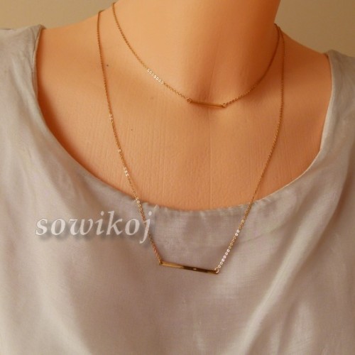 Srebrny pozłacany łańcuszek 2 rzędowy z beleczkami - przykład noszenia