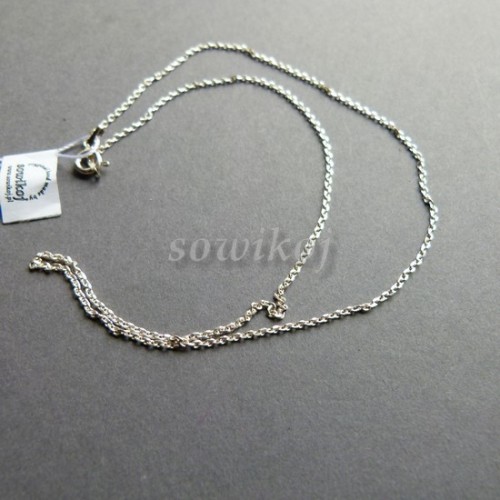 Srebrny łańcuszek - delikatny i ciekawy splot anker