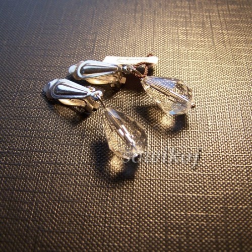 Srebrne klipsy wiszące kryształki