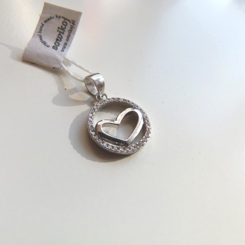 srebrna zawieszka koło z sercem