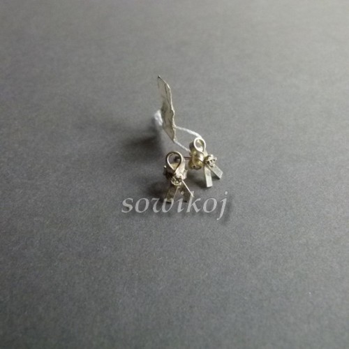 Srebrne kolczyki na sztyfcie